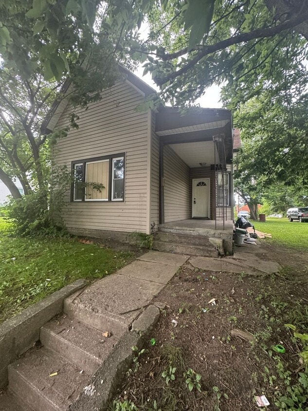 Primary Photo - 927 Heaton St