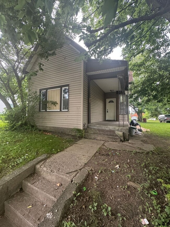 Photo - 927 Heaton St House
