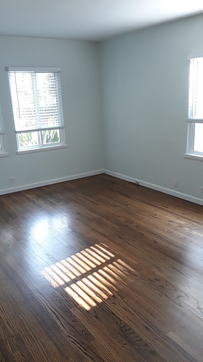 Livingroom - 3949 Veselich Ave