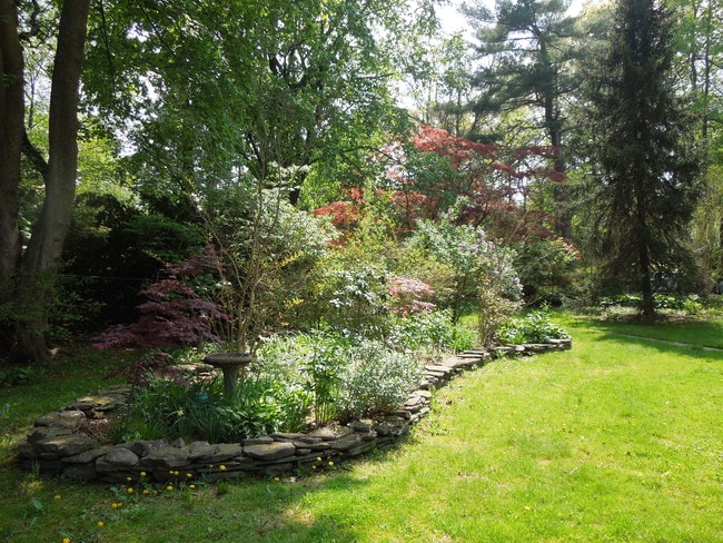 FRONT GARDEN - 1 Chicken Valley Rd