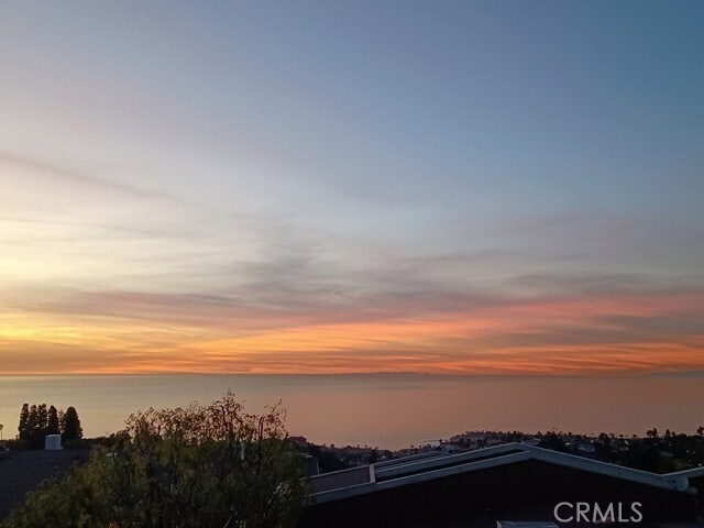Foto del edificio - 6542 Ocean Crest Dr