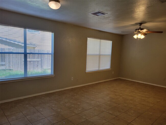 Foto del edificio - 6055 Green Heather Ln