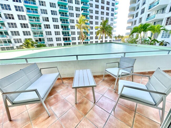 Foto del edificio - 5151 Collins Ave