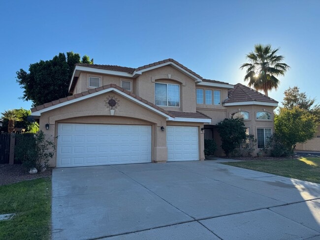 Building Photo - 4 Bedroom Corner Lot Great Location