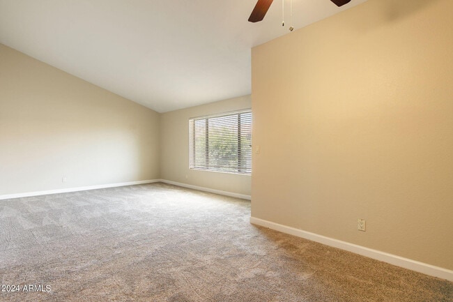 Building Photo - 1402 E Guadalupe Rd