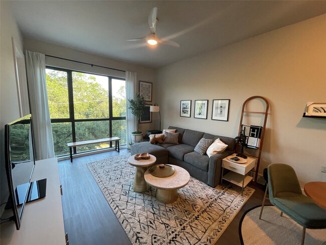 Building Photo - 2727 Houston Ave