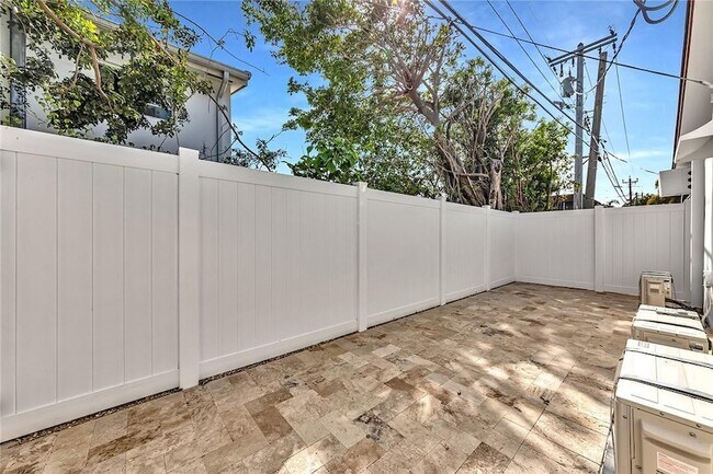 Foto del edificio - 5122 NE 19th Ave