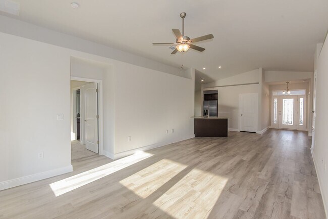 Foto del edificio - 4 Bedroom/2 Bath