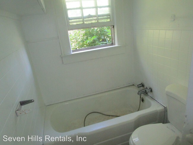 Building Photo - 3 br, 2 bath House - 412 East 14th Street