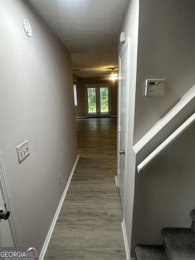 Building Photo - 1412 Pine Tree Trail