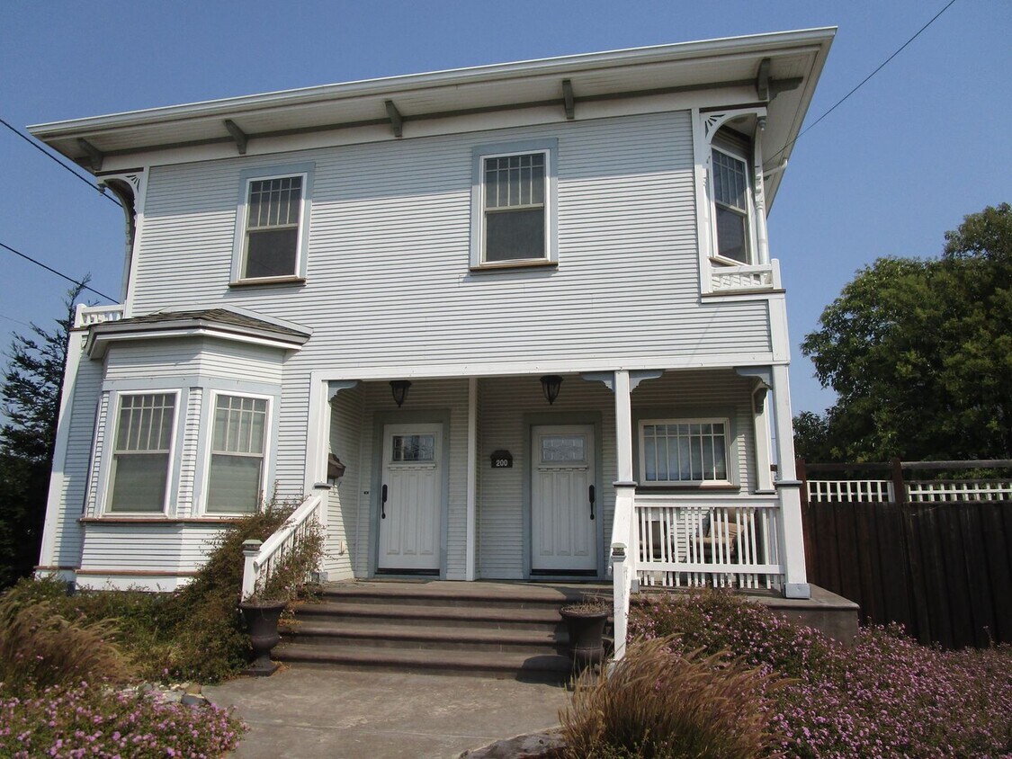 Primary Photo - Victorian in Old Suisun