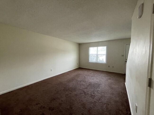Building Photo - Townhouse For Rent