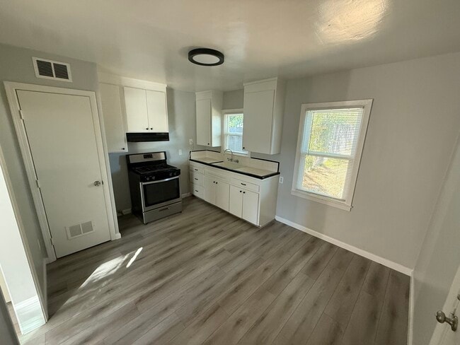 Foto del edificio - 1812 Clayton Ave