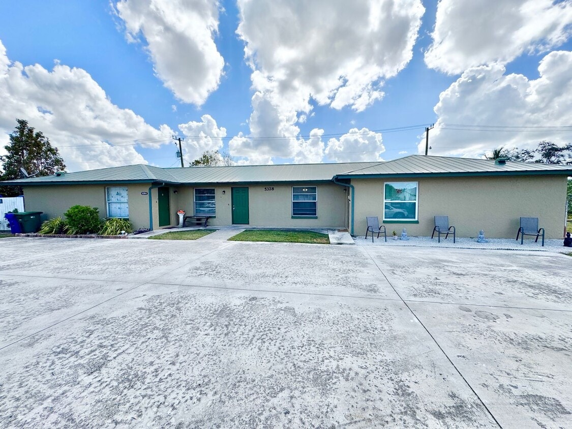 Foto principal - PIKUS (5356 24th Ave SW)