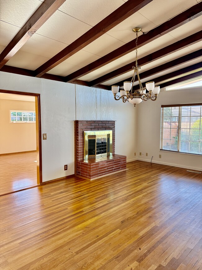 Building Photo - 2065 Rainier Ct