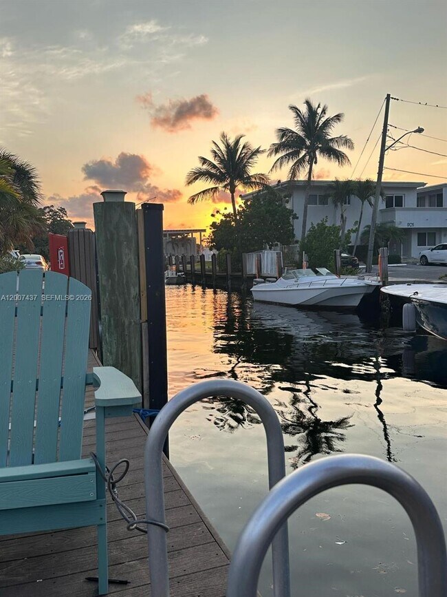 Foto del edificio - 1650 N Riverside Dr