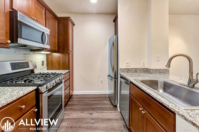 Foto del edificio - *MOVE-IN SPECIAL | $500 OFF FIRST MONTH'S ...