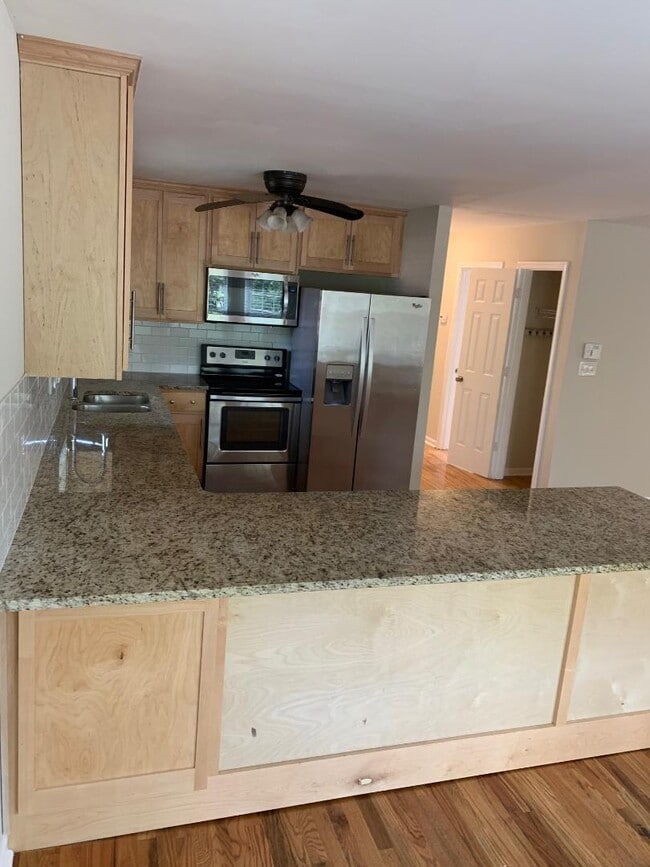 Large kitchen countertops - 1734 Donald Lee Hollowell Pky NW