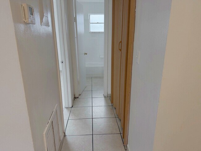 Foto del edificio - 6151 Eaton St