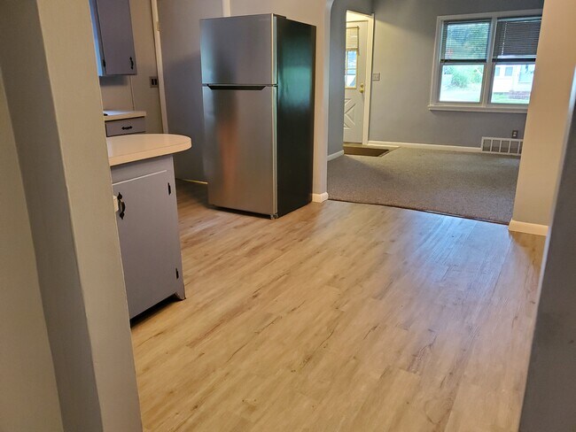 Kitchen view into living room - 28 Hincher St