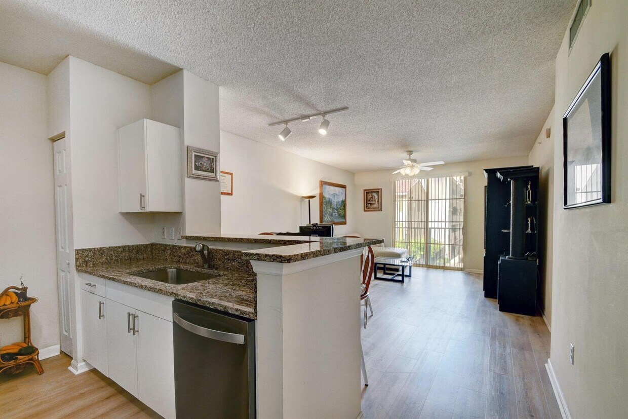 Primary Photo - 630 S Sapodilla Ave