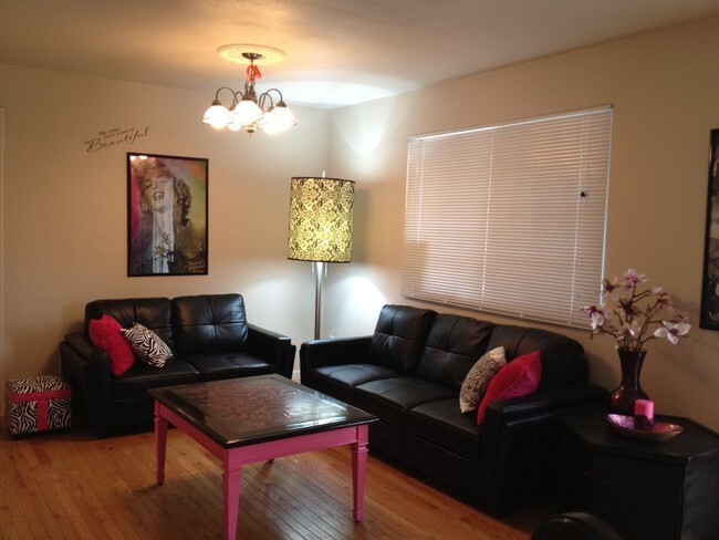 Foto del edificio - 3725 Cragwood Dr