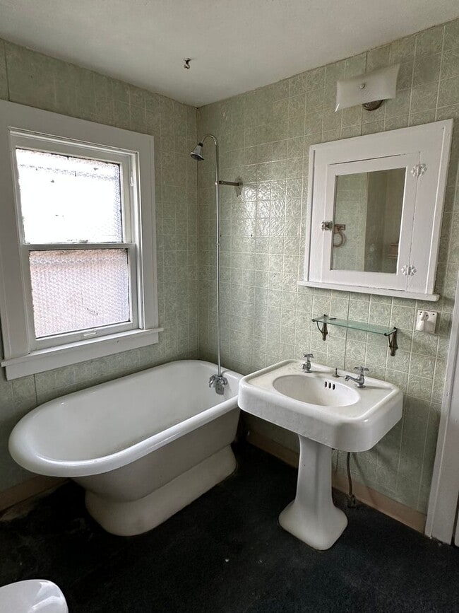 Building Photo - Collinwood 3 bedroom single