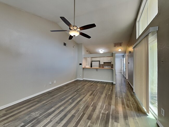 Building Photo - 1621 Scottsdale Dr