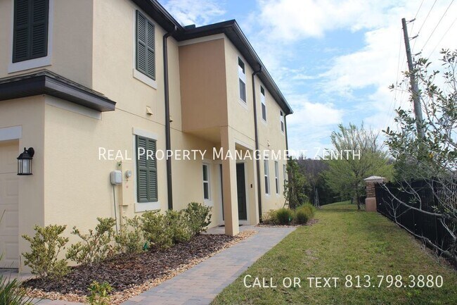 Foto del edificio - Spacious 3-bedroom, 2.5 bathroom townhouse...