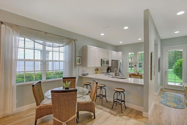 Building Photo - 129 Poinciana Dr