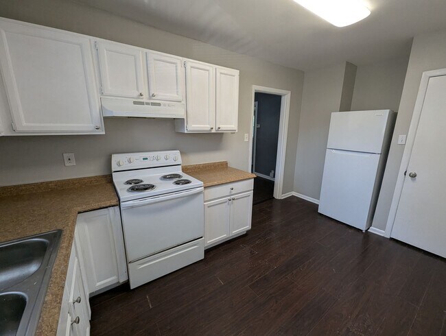 Foto del edificio - Pretty on Penfield - 3 Bedroom, 1 Bath Cha...
