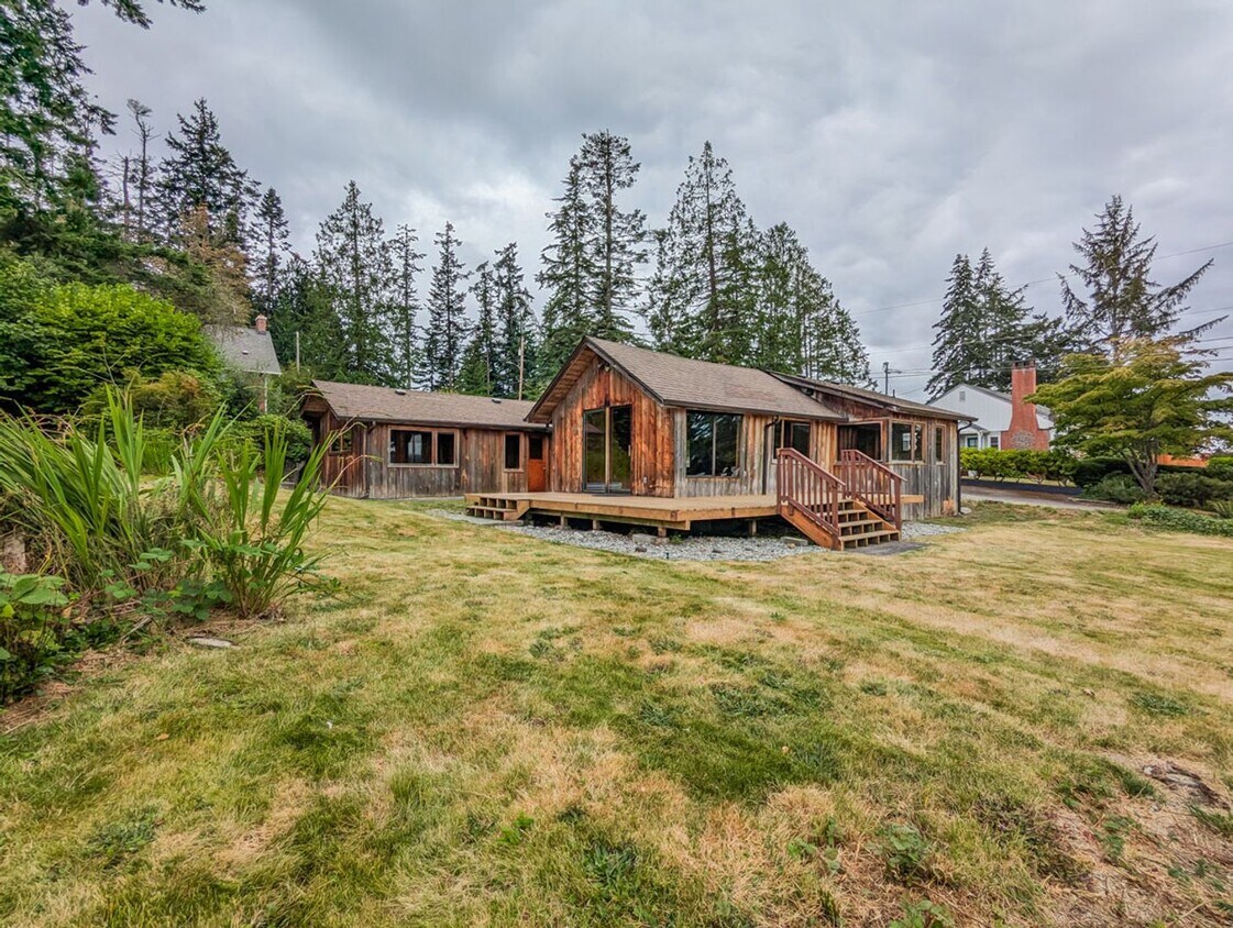 Primary Photo - Rustic 3 bed 1.5 bath Mission Beach cabin ...