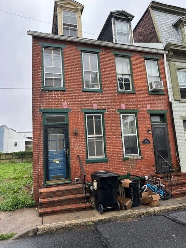 Primary Photo - 237 Sayford St