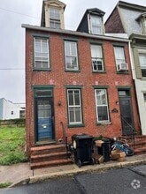 Building Photo - 237 Sayford St