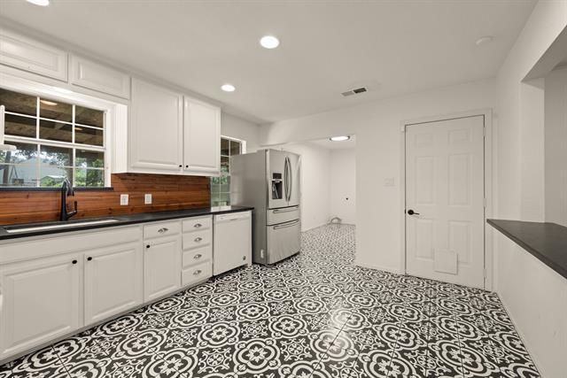 Foto del edificio - 6211 Westcoat Dr