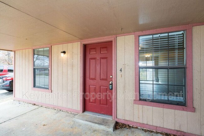 Building Photo - 1421 W Lillian St