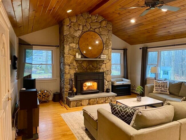 Building Photo - 19 Sawin St