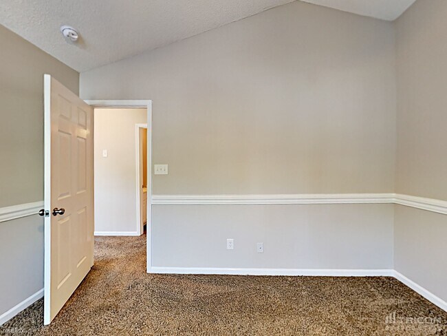 Foto del edificio - 5126 Timbertop Ln