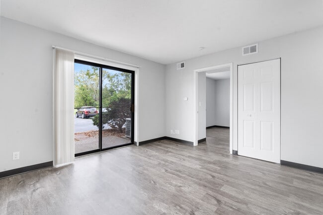 1 Bed Living Room - Breckenridge Davenport Apartments