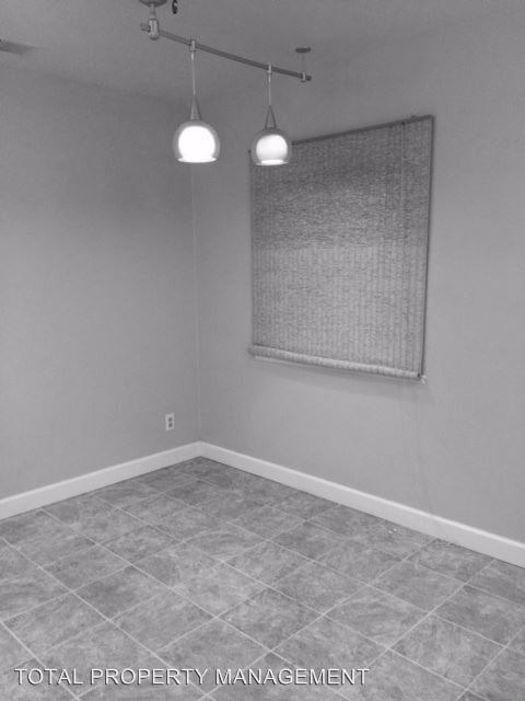Building Photo - 472 Doma Dr