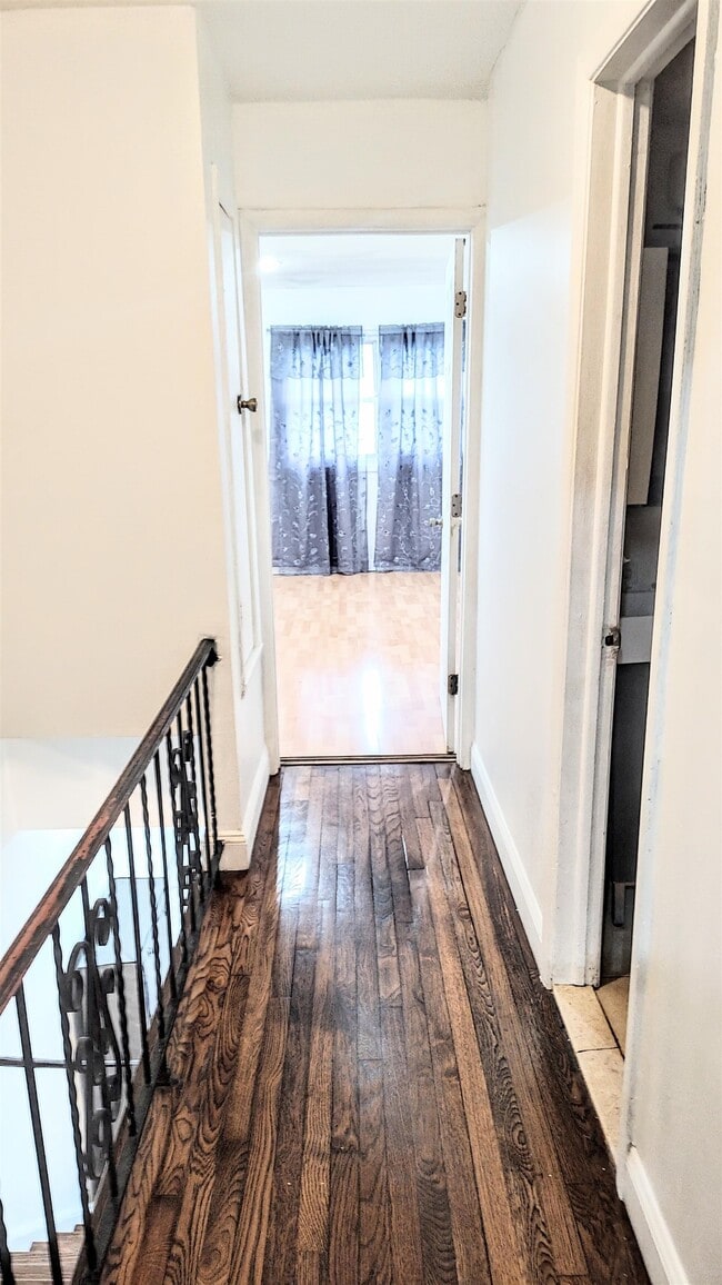Foto del edificio - 8 Van Nostrand Ave