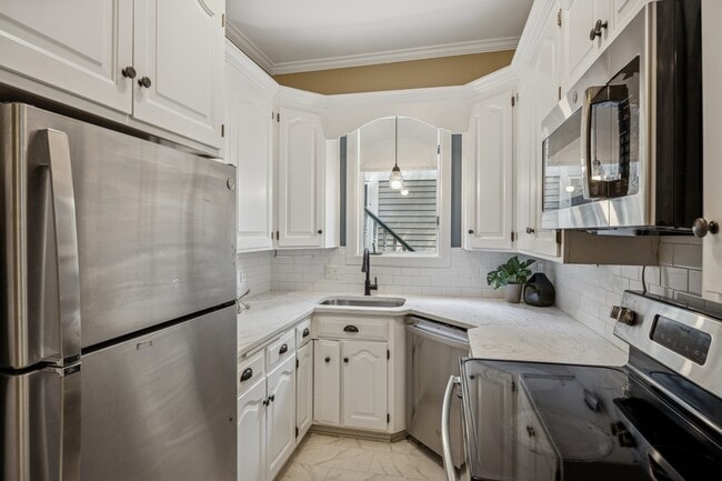 Building Photo - 138 Clinton Ave