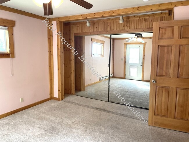 Building Photo - 5275 N Montana Ave