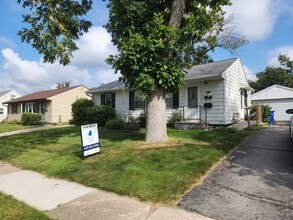 Building Photo - 1632 Miami Dr NE