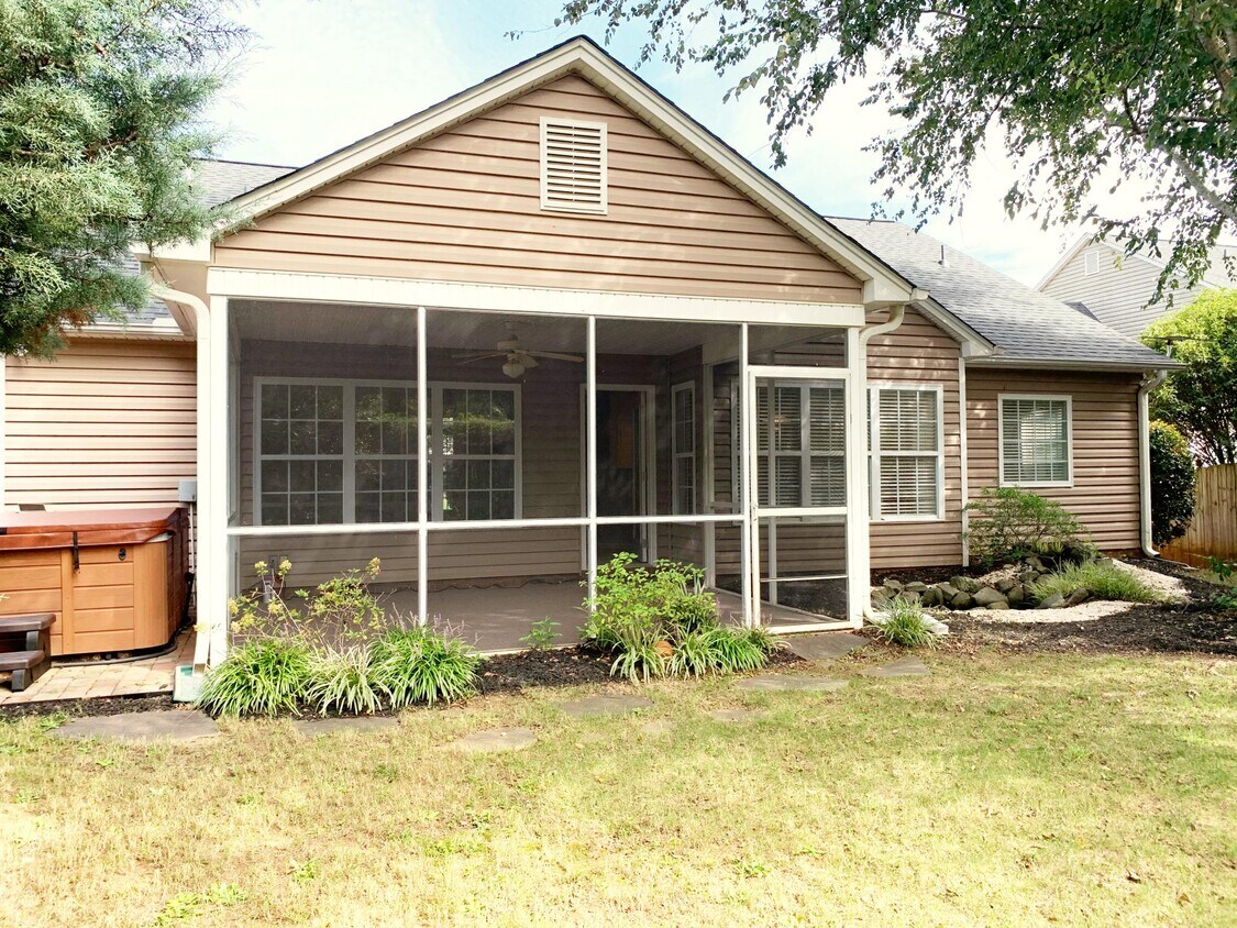Foto principal - 105 Crown Empire Ct
