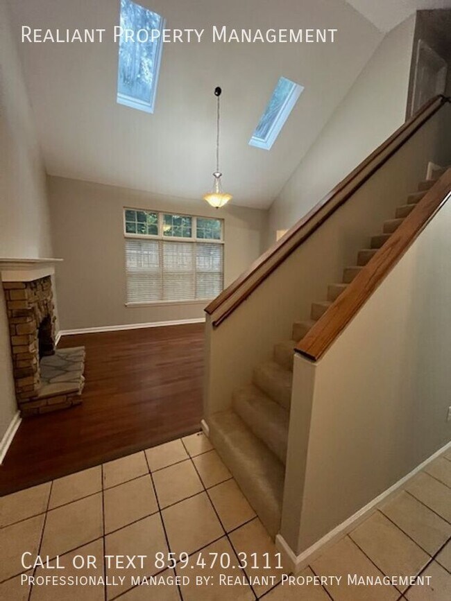 Building Photo - 1686 Hill View Pl