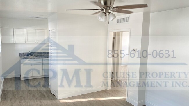 Interior Photo - $995 Deposit w/ approved credit on this Gr...