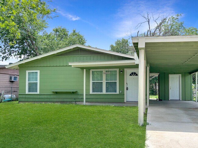 Photo - Cozy, Remodeled 2BR with Covered Parking &... House