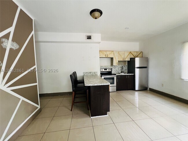 Foto del edificio - 876 SW 2nd St