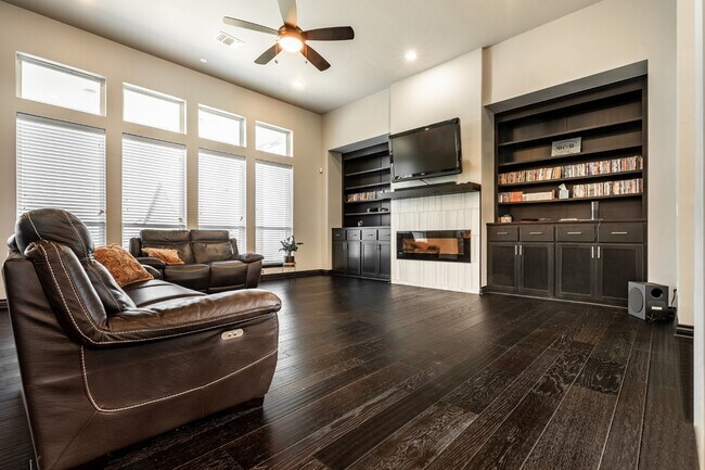 Building Photo - 210 Sonora Ln